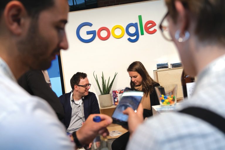 Programul de burse pentru o carieră în IT face parte din inițiativa europeană Google de a sprijini abilitățile digitale - „Certificatele de carieră Google”, care oferă programe de formare concepute pentru a câștiga abilități pregătite pentru locuri de muncă în domenii de carieră cu cerere ridicată precum asistență IT, management de proiect, Proiectare UX și analize de date.