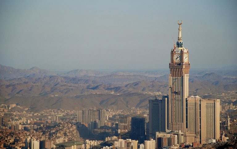 Românii pot obţine vize turistice cu intrări multiple în Arabia Saudită