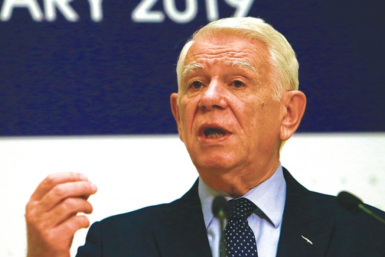 Meleșcanu, întrebat dacă demisionează de la șefia Senatului: Niciodată nu dau pasul înapoi, doar într-o parte