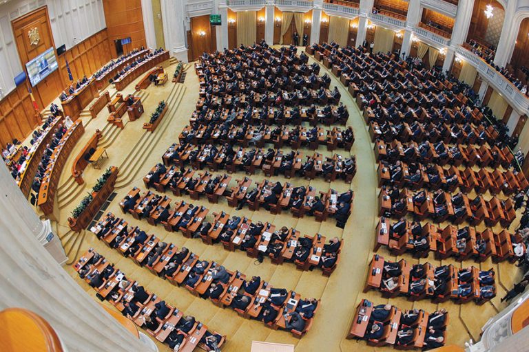 LIVE VIDEO Ședință solemnă la Parlament la 30 de ani de la Revoluție. Iohannis: Statul a întârziat nepermis aflarea adevărului