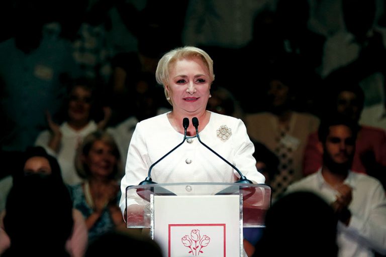 Dăncilă și-a depus la BEC candidatura. A strâns aproape 1.500.000 de semnături