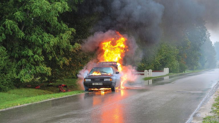 Război total între asigurători și service-uri auto. De partea cui este legea