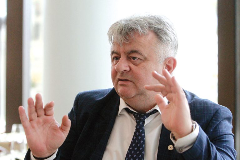 Boza: Fuziunea Complexului Energetic Oltenia cu Hidroelectrica, cea mai bună soluție din cinci posibile