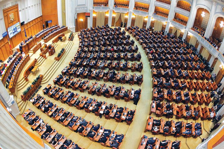 Parlamentul ar putea aproba, luni, calendarul asumării răspunderii pe alegerile în două tururi