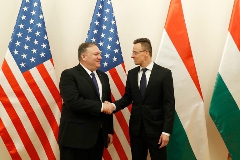 Șeful diplomației ungare afirmă că Budapesta susține planul Turciei de a muta refugiații în Siria