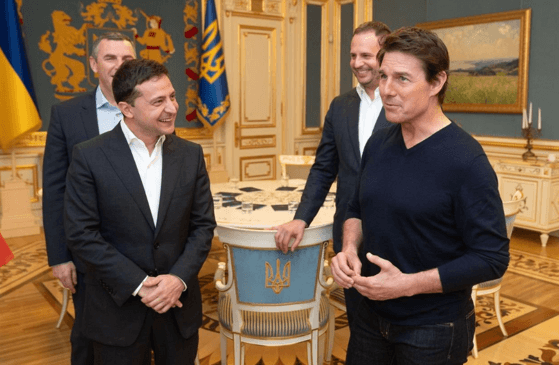 VIDEO: Zelenski s-a întâlnit cu Tom Cruise, la Kiev, în plin scandal politic