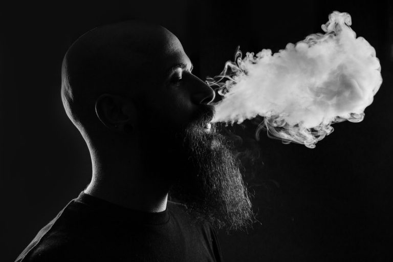 Autoritățile americane nu consideră că produsele legale de vapat sunt de vină pentru îmbolnăviri