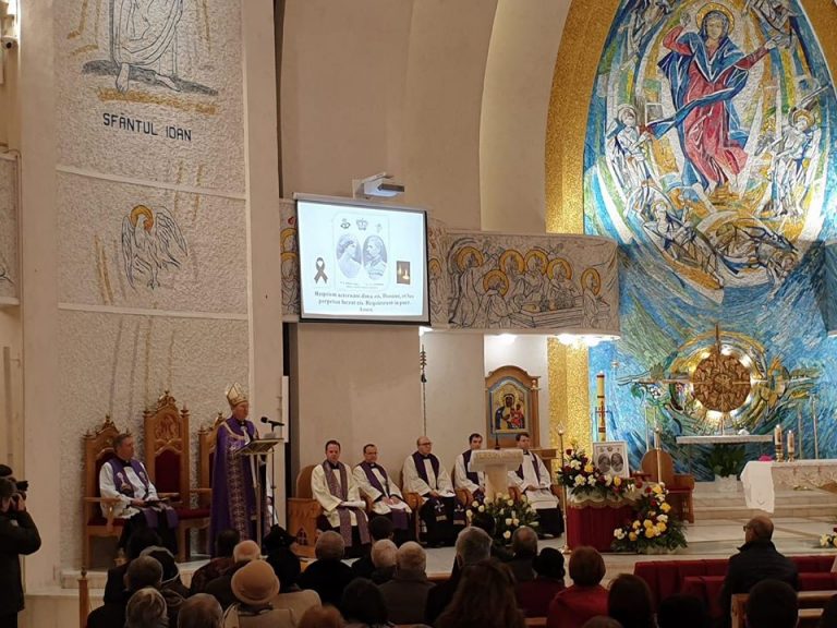 Slujbă dedicată Regelui Ferdinand și Reginei Maria la Iași. Au asistat sute de persoane