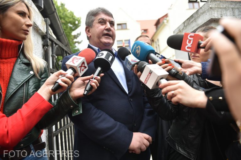 Gabriel Oprea își scoate la vânzare celebra „sufragerie“ cu 1.799.999 de euro