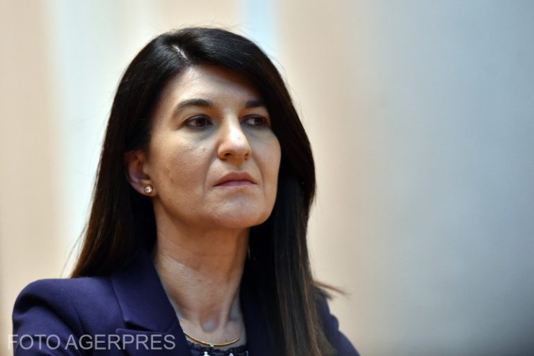 Ministrul Muncii nu renunţă la interzicerea cumulului pensiei cu salariul