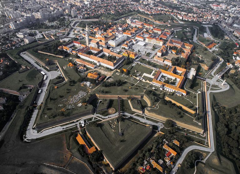 LIVE A început parada militară de 1 Decembrie de la Alba Iulia