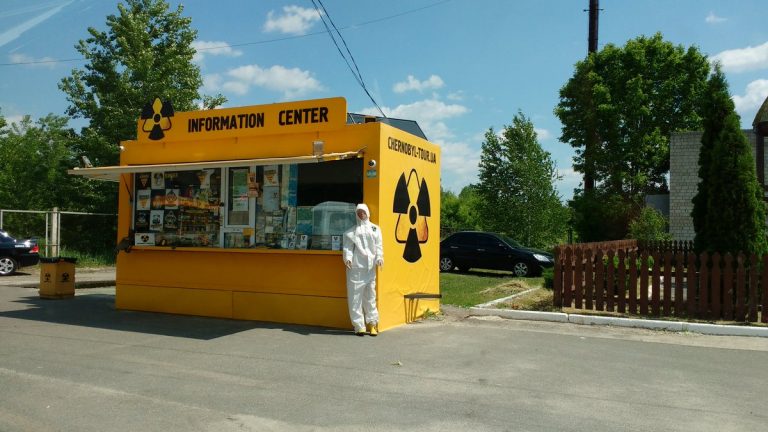 Cernobîl| Un magazin vinde turiștilor  înghețată radioactivă și borcane cu aer contaminat