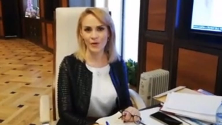 VIDEO | Gabriela Firea se încălzește în birou cu un calorifer electric