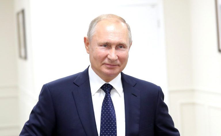 Putin și Zelenski au stabilit armistiţiu în estul Ucrainei, cu eventuala atribuire a unui statut special