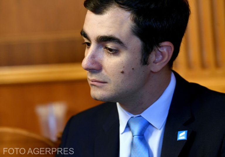 O consilieră USR a votat bugetul propus de un primar PSD. USR vrea excluderea ei din partid