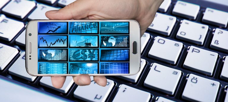 Panteleev: Când împrumuți bani instantaneu, cu câteva clicuri pe telefon. Pare futurist, dar e actual