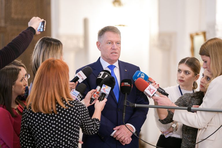 Iohannis a retras decorațiile lui Adrian Năstase, Dan Voiculescu, Miron Mitrea și Adrian Severin