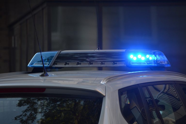 Trafic închis pe Autostrada Soarelui, după ce o maşină a luat foc