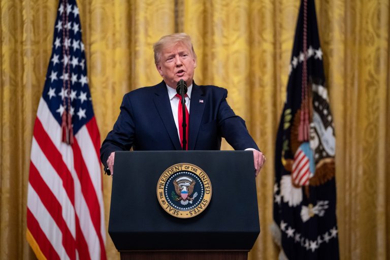 Trump, despre coronavirus: De acum până în aprilie, căldura omoară în general acest tip de virus