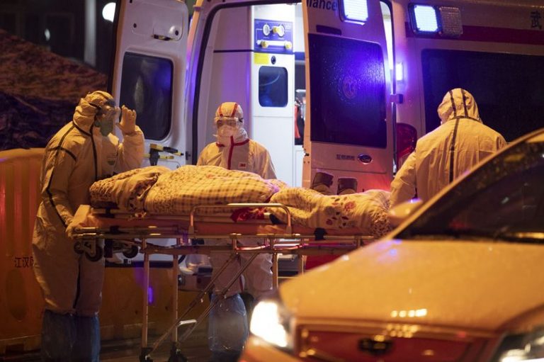 Suspect de coronavirus la Bacău. Studentul întors din China, internat în spital