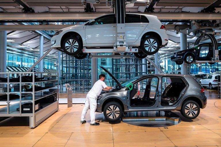 Industria auto germană va pierde o zecime din locurile de muncă