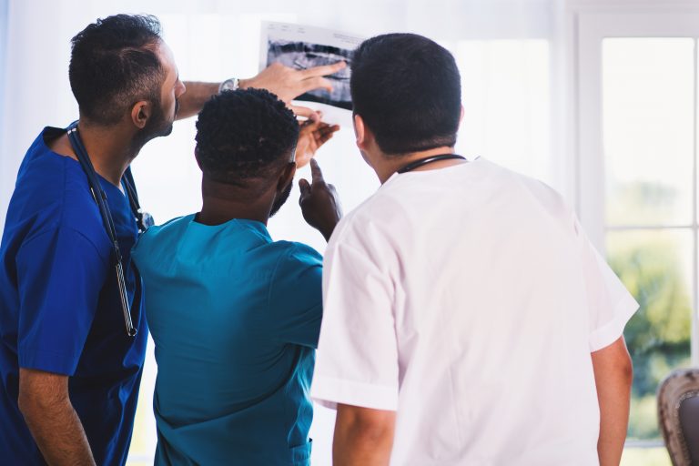 Inteligența artificială ar putea fi mai eficientă decât radiologia în depistarea cancerului mamar