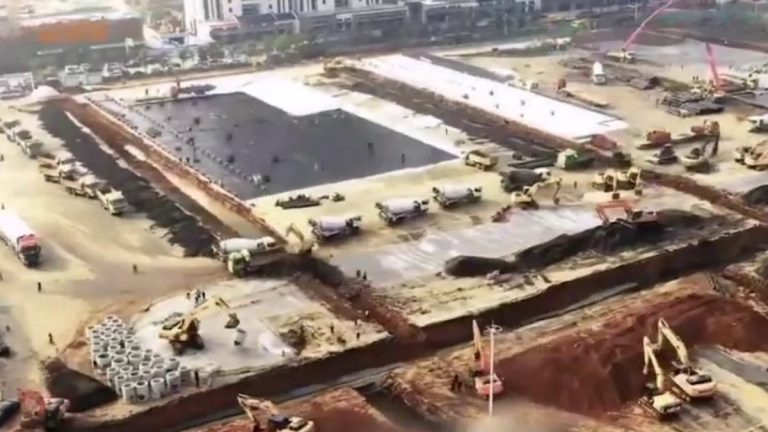 VIDEO | Cum construiesc chinezii un spital în doar șase zile
