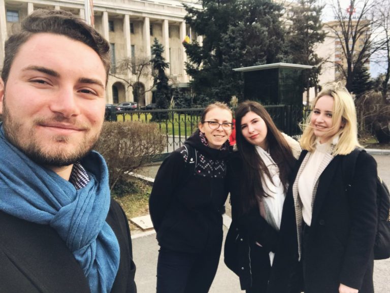 Consiliul Tineretului: Nu există suficienți tineri în administrațiile locale