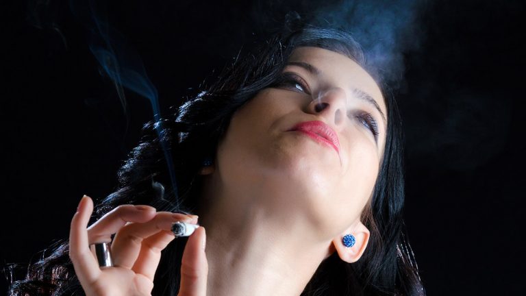 Primăria din Amsterdam vrea să taie accesul turiștilor la cannabis
