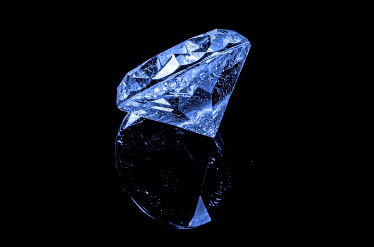 Se vinde cel mai mare diamant scos la licitație în România