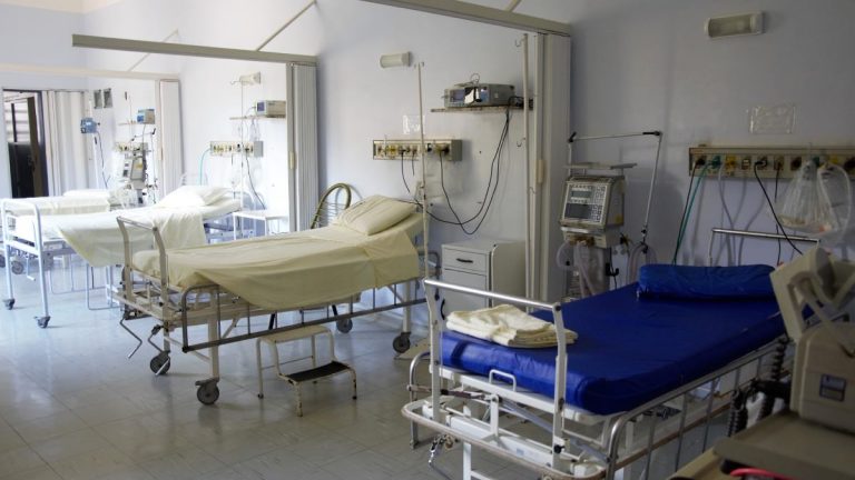 Copilul care a intrat în comă după anestezie a murit