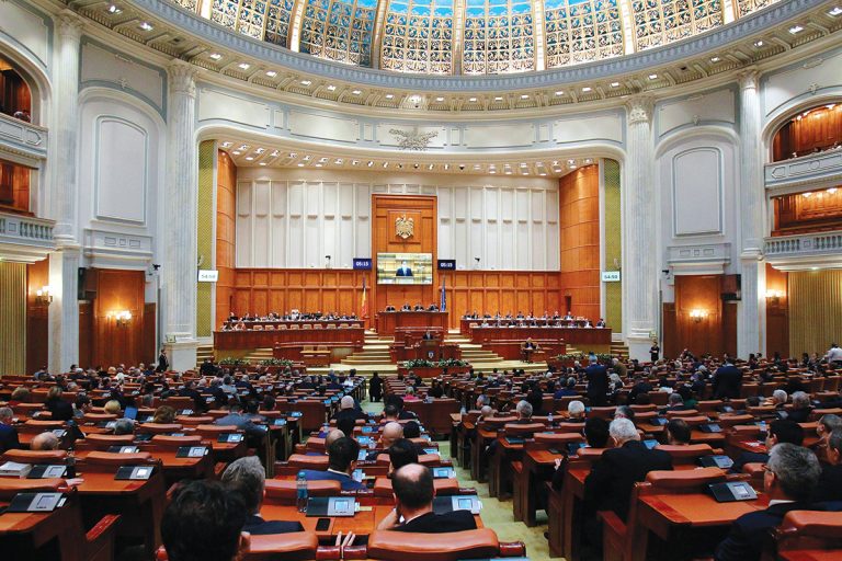 Parlamentul votează, luni, învestirea Guvernului Orban 2