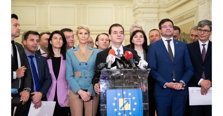 Ce ținută și ce vocabular trebuie să aibă membrii Guvernului