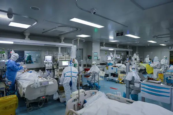 România intră în scenariul 3 al răspândirii COVID-19 | Ce măsuri vor lua spitalele?
