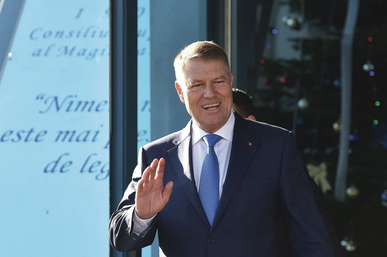 Procurori fără avize, unși de președinte