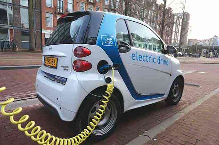 Isteria mașinilor electrice nu va salva planeta, ci doar îi va sărăci pe locuitori