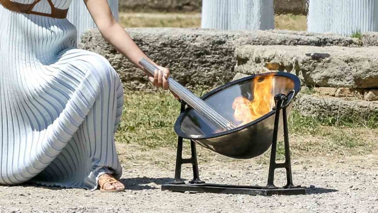Flacăra Olimpică se va aprinde fără public