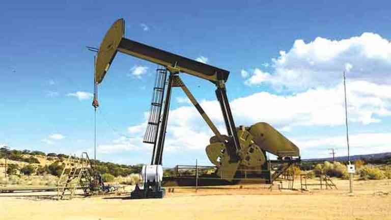 Bursele reiau declinul. Petrolul se îndreaptă spre cel mai mic preţ din ultimii 17 ani