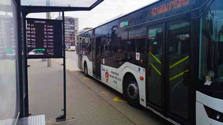 Transportul public, interzis la Iași