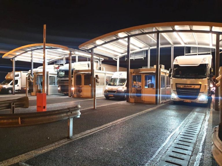Autoritățile se așteaptă ca 200.000 de români să se întoarcă în ţară în următoarele două săptămâni