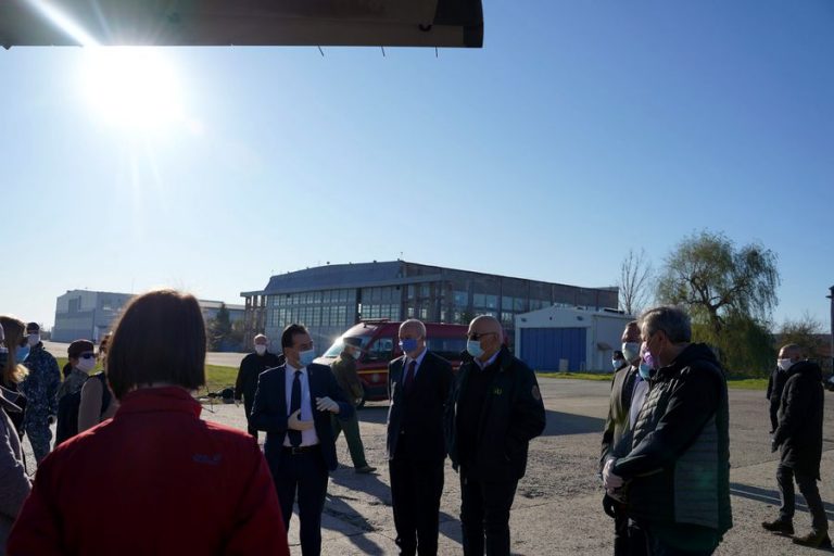 O echipă medicală din România a plecat voluntar în Italia
