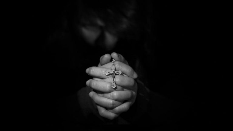 Infectări cu coronavirus după mai multe întruniri religioase într-un sat din Vaslui