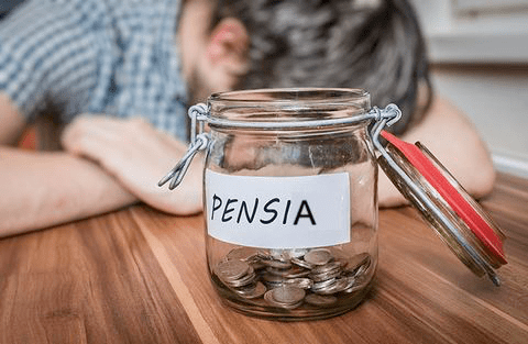 Pensia medie în România
